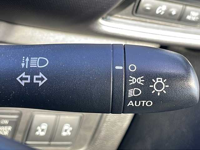 日産 セレナ X Vセレクション 茨城県 2017(平29)年 9.3万km シャイニングブルー 全方位カメラ/両側パワースライドドア/側方支援/エマージェンシーブレーキ/標識検知/駐車支援/ふらつき警報/走行時間/ビルトインETC/純正15インチアルミホイール/純正フロアマット/スマートキー/プッシュスタート