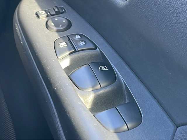 日産 セレナ X Vセレクション 茨城県 2017(平29)年 9.3万km シャイニングブルー 全方位カメラ/両側パワースライドドア/側方支援/エマージェンシーブレーキ/標識検知/駐車支援/ふらつき警報/走行時間/ビルトインETC/純正15インチアルミホイール/純正フロアマット/スマートキー/プッシュスタート