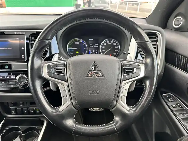 三菱 アウトランダー ＰＨＥＶ Sエディション 宮城県 2018(平30)年 9.4万km レッドメタリック ロックフォードフォズゲートプレミアムサウンドシステム/e-Assist追加機能/・後側方車両検知警報/・後退時車両検知警報/＝＝＝/4WD/サンルーフ/e-Assist/・衝突被害軽減ブレーキ/・車線逸脱警報/・レーダークルーズコントロール/・誤発進抑制機能/純正ディスプレイオーディオ/【Bluetooth/USB/IPOD】/マルチアラウンドモニター/電動リアゲート/ビルシュタイン製ダンパー/レザーシート/パワーシート【前席】/シートヒーター/ハンドルヒーター/パドルシフト/LEDヘッドライト/S-AWC/純正18インチAW/W/サイド/カーテン/ニーエアバッグ/保証書/取扱説明書