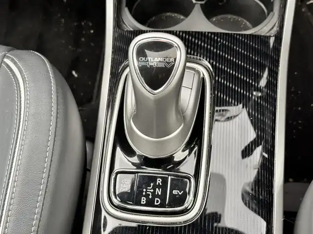 三菱 アウトランダー ＰＨＥＶ Sエディション 宮城県 2018(平30)年 9.4万km レッドメタリック ロックフォードフォズゲートプレミアムサウンドシステム/e-Assist追加機能/・後側方車両検知警報/・後退時車両検知警報/＝＝＝/4WD/サンルーフ/e-Assist/・衝突被害軽減ブレーキ/・車線逸脱警報/・レーダークルーズコントロール/・誤発進抑制機能/純正ディスプレイオーディオ/【Bluetooth/USB/IPOD】/マルチアラウンドモニター/電動リアゲート/ビルシュタイン製ダンパー/レザーシート/パワーシート【前席】/シートヒーター/ハンドルヒーター/パドルシフト/LEDヘッドライト/S-AWC/純正18インチAW/W/サイド/カーテン/ニーエアバッグ/保証書/取扱説明書