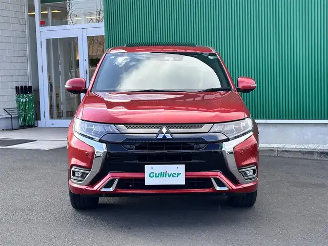 三菱 アウトランダー ＰＨＥＶ Sエディション 宮城県 2018(平30)年 9.4万km レッドメタリック ロックフォードフォズゲートプレミアムサウンドシステム/e-Assist追加機能/・後側方車両検知警報/・後退時車両検知警報/＝＝＝/4WD/サンルーフ/e-Assist/・衝突被害軽減ブレーキ/・車線逸脱警報/・レーダークルーズコントロール/・誤発進抑制機能/純正ディスプレイオーディオ/【Bluetooth/USB/IPOD】/マルチアラウンドモニター/電動リアゲート/ビルシュタイン製ダンパー/レザーシート/パワーシート【前席】/シートヒーター/ハンドルヒーター/パドルシフト/LEDヘッドライト/S-AWC/純正18インチAW/W/サイド/カーテン/ニーエアバッグ/保証書/取扱説明書