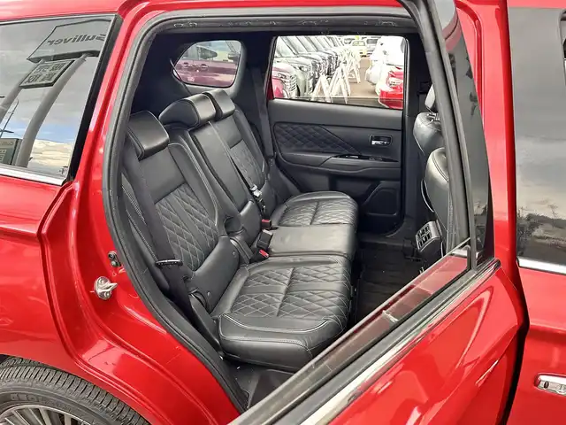 三菱 アウトランダー ＰＨＥＶ Sエディション 宮城県 2018(平30)年 9.4万km レッドメタリック ロックフォードフォズゲートプレミアムサウンドシステム/e-Assist追加機能/・後側方車両検知警報/・後退時車両検知警報/＝＝＝/4WD/サンルーフ/e-Assist/・衝突被害軽減ブレーキ/・車線逸脱警報/・レーダークルーズコントロール/・誤発進抑制機能/純正ディスプレイオーディオ/【Bluetooth/USB/IPOD】/マルチアラウンドモニター/電動リアゲート/ビルシュタイン製ダンパー/レザーシート/パワーシート【前席】/シートヒーター/ハンドルヒーター/パドルシフト/LEDヘッドライト/S-AWC/純正18インチAW/W/サイド/カーテン/ニーエアバッグ/保証書/取扱説明書