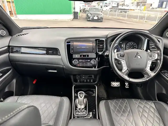 三菱 アウトランダー ＰＨＥＶ Sエディション 宮城県 2018(平30)年 9.4万km レッドメタリック ロックフォードフォズゲートプレミアムサウンドシステム/e-Assist追加機能/・後側方車両検知警報/・後退時車両検知警報/＝＝＝/4WD/サンルーフ/e-Assist/・衝突被害軽減ブレーキ/・車線逸脱警報/・レーダークルーズコントロール/・誤発進抑制機能/純正ディスプレイオーディオ/【Bluetooth/USB/IPOD】/マルチアラウンドモニター/電動リアゲート/ビルシュタイン製ダンパー/レザーシート/パワーシート【前席】/シートヒーター/ハンドルヒーター/パドルシフト/LEDヘッドライト/S-AWC/純正18インチAW/W/サイド/カーテン/ニーエアバッグ/保証書/取扱説明書