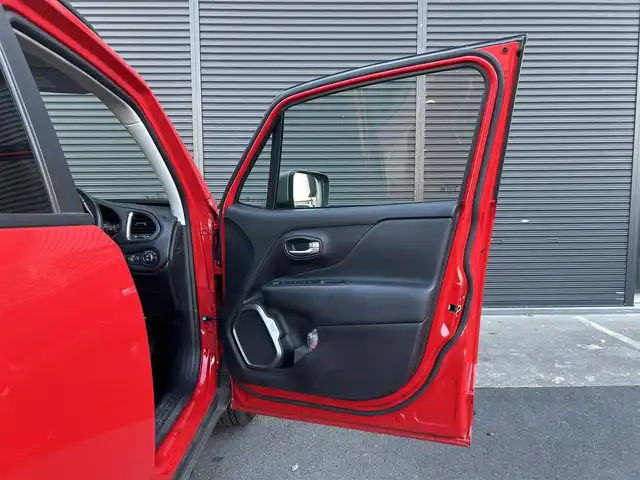 クライスラー・ジープ ジープ レネゲード リミテッド 茨城県 2019(令1)年 2.3万km 赤 衝突軽減Ｂ /ACC　/ＬＫＡ　/ＢＳＭ　/純正ナビ　/Ｂカメラ　/ＴＶ　/ＣａｒＰｌａｙ　/ＵＳＢ　/ＢＴ　/黒革　/シートヒーター　/パワーシート　/ハンドルヒーター　/ＥＴＣ　/ＬＥＤ　/リアセンサー　/純正１７inＡＷ /禁煙車