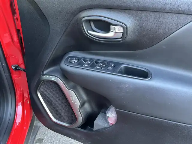 クライスラー・ジープ ジープ レネゲード リミテッド 茨城県 2019(令1)年 2.3万km 赤 衝突軽減Ｂ /ACC　/ＬＫＡ　/ＢＳＭ　/純正ナビ　/Ｂカメラ　/ＴＶ　/ＣａｒＰｌａｙ　/ＵＳＢ　/ＢＴ　/黒革　/シートヒーター　/パワーシート　/ハンドルヒーター　/ＥＴＣ　/ＬＥＤ　/リアセンサー　/純正１７inＡＷ /禁煙車