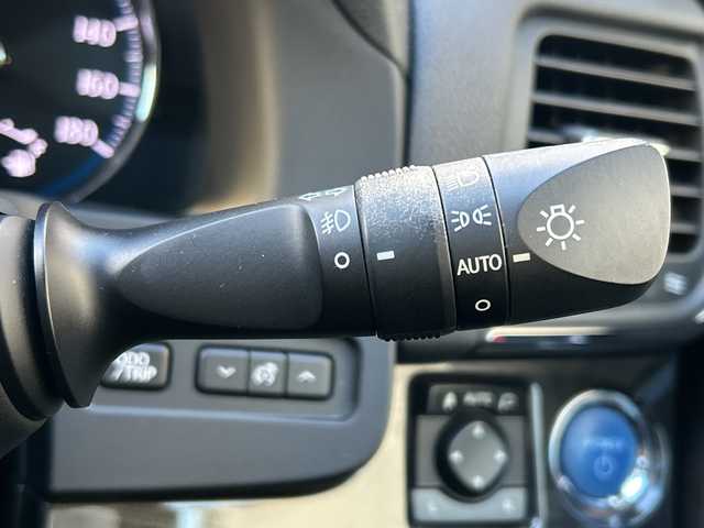 トヨタ クラウン ハイブリッド アスリートS 大阪府 2013(平25)年 5.9万km ホワイトパールクリスタルシャイン アドバンストパッケージ/・ミリ波レーダー方式プリクラッシュセーフティ/・レーダークルーズコントロール/・インテリジェントクリアランスソナー/・バックシナー/レザーシートパッケージ/・ブラック革シート/・シートベンチレーション（運転席/助手席）/ドライバーサポートパッケージ/・雨滴感応式オートワイパー/ムーンルーフ/純正8インチHDDナビゲーション/・CD/DVD/フルセグTV/USB/Bluetooth/バックカメラ/純正ビルトインETC/社外ドライブレコーダー(DC-DR412)/パワーシート（運転席/助手席）/革巻ステアリング/電動チルト/ナノイー付左右独立オートエアコン/エアコン吹出口スイング機能/プッシュスタート/スマートキー/取扱説明書/ナビ取扱説明書