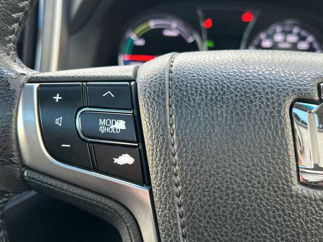 トヨタ クラウン ハイブリッド アスリートS 大阪府 2013(平25)年 5.9万km ホワイトパールクリスタルシャイン アドバンストパッケージ/・ミリ波レーダー方式プリクラッシュセーフティ/・レーダークルーズコントロール/・インテリジェントクリアランスソナー/・バックシナー/レザーシートパッケージ/・ブラック革シート/・シートベンチレーション（運転席/助手席）/ドライバーサポートパッケージ/・雨滴感応式オートワイパー/ムーンルーフ/純正8インチHDDナビゲーション/・CD/DVD/フルセグTV/USB/Bluetooth/バックカメラ/純正ビルトインETC/社外ドライブレコーダー(DC-DR412)/パワーシート（運転席/助手席）/革巻ステアリング/電動チルト/ナノイー付左右独立オートエアコン/エアコン吹出口スイング機能/プッシュスタート/スマートキー/取扱説明書/ナビ取扱説明書