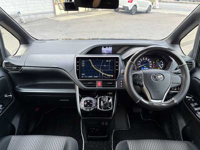 トヨタ ヴォクシー ハイブリッド ZS 煌Ⅱ 愛知県 2020(令2)年 3万km ブラック ワンオーナー/純正SDナビ/AMFM/CD/DVD/BT/USB/HDMI/フルセグ/バックカメラ/ビルトインETC/前後ドライブレコーダー/両側パワースライドドア/クルーズコントロール/プリクラッシュセーフティシステム/LDA/プッシュスタート/シートヒーター/LEDヘッドライト/オートハイビーム/ISOFIX/純正16インチAW/純正フロアマット/保証書/取扱説明書/スペアキー