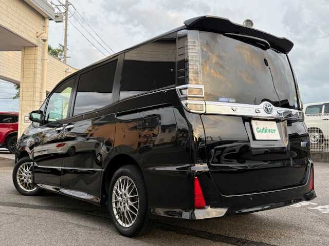 トヨタ ヴォクシー ハイブリッド ZS 煌Ⅱ 愛知県 2020(令2)年 3万km ブラック ワンオーナー/純正SDナビ/AMFM/CD/DVD/BT/USB/HDMI/フルセグ/バックカメラ/ビルトインETC/前後ドライブレコーダー/両側パワースライドドア/クルーズコントロール/プリクラッシュセーフティシステム/LDA/プッシュスタート/シートヒーター/LEDヘッドライト/オートハイビーム/ISOFIX/純正16インチAW/純正フロアマット/保証書/取扱説明書/スペアキー