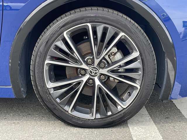 トヨタ プリウス Z 山形県 2023(令5)年 2.2万km ダークブルー 4WD/寒冷地仕様/パノラマルーフ/純正12.3型ディスプレイオーディオ/　(AM/FM/AppleCarPlay、AndroidAuto対応)/フルセグTV/パワーバックドア/パノラミックビューモニター/ビルトインETC2.0/前後ドライブレコーダー/レーダークルーズコントロール/クリアランスソナー/セーフティセンス/・プリクラッシュセーフティ/・緊急時操舵支援/・フロントクロストラフィックアラート/・レーンチェンジアシスト/・レーントレーシングアシスト/・レーンディパーチャーアラート/・オートマチックハイビーム/・ロードサインアシスト/・ドライバー異常時対応システム/・プロアクティブドライビングアシスト/・発進遅れ告知機能/ブラインドスポットモニター/トヨタチームメイト(アドバンストパーク)/パーキングサポートブレーキ/デジタルインナーミラー/LEDヘッドランプ/合皮巻きステアリング/ステアリングヒーター/レッド加飾付合皮スポーティシート/前席シートヒーター/ベンチレーション/運転席メモリー付パワーシート/純正19インチアルミホイール/スマートエントリー/スタートシステム/禁煙車