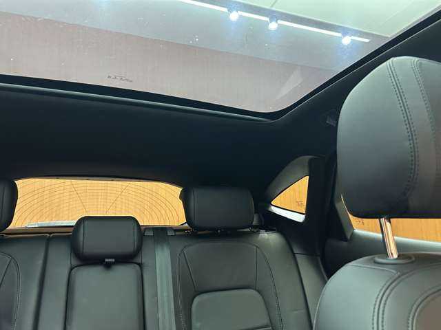 ジャガー Ｅペース HSE 180PS 千葉県 2018(平30)年 4.2万km ユーロンホワイト パノラマガラスルーフ　/黒革　/ＡＣＣ　/ナビ　/ＴＶ　/Ｂｌｕｅｔｏｏｔｈ接続　/３６０°ＭＥＲＩＤＩＡＮサウンド　/電動リアゲート　/ＨＵＤ　/ＬＥＤ　/パーキングアシスト　/衝突軽減Ｂ　/ＢＳＭ　/ＬＫＡ　/ＥＴＣ