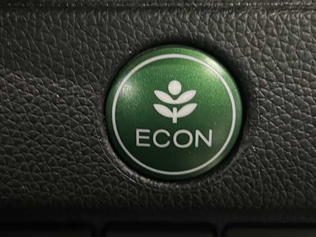 ホンダ フィット 13G Fパッケージ 愛知県 2016(平28)年 6.4万km プレミアムホワイトパールⅡ 禁煙車/純正7インチナビ/(CD/DVD/AM/FM/Bluetooth/ワンセグTV）/バックカメラ/ETC/前方ドライブレコーダー/スマートキー/プッシュスタート/純正フロアマット/横滑り防止装置/ステアリングスイッチ/オートエアコン/ドアバイザー