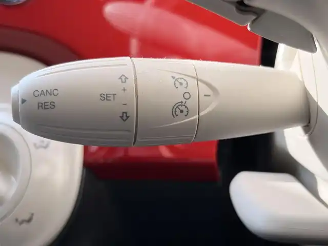 フィアット ５００ 1．2 カルト 東京都 2022(令4)年 2.5万km パソドプレレッド ワンオーナー/純正ディスプレイオーディオ/・Bluetooth/USB/ドライブレコーダー(前後)/MTモード/パドルシフト/ステアリングスイッチ/革巻きステアリング/ETC2.0/取扱説明書/保証書/記録簿