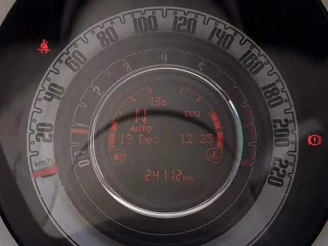 フィアット ５００ 1．2 カルト 東京都 2022(令4)年 2.5万km パソドプレレッド ワンオーナー/純正ディスプレイオーディオ/・Bluetooth/USB/ドライブレコーダー(前後)/MTモード/パドルシフト/ステアリングスイッチ/革巻きステアリング/ETC2.0/取扱説明書/保証書/記録簿