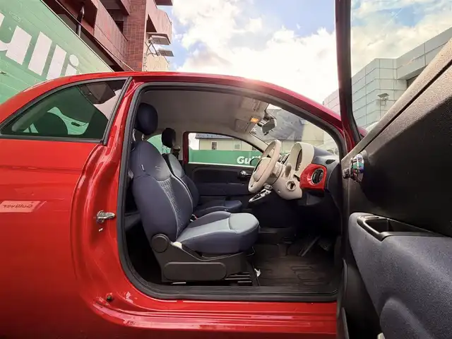 フィアット ５００ 1．2 カルト 東京都 2022(令4)年 2.5万km パソドプレレッド ワンオーナー/純正ディスプレイオーディオ/・Bluetooth/USB/ドライブレコーダー(前後)/MTモード/パドルシフト/ステアリングスイッチ/革巻きステアリング/ETC2.0/取扱説明書/保証書/記録簿