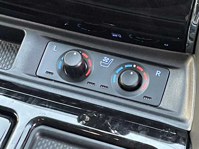 トヨタ アルファード S Cパッケージ 群馬県 2023(令5)年 0.5万km ホワイトパールクリスタルシャイン トヨタセーフティセンス/・衝突軽減ブレーキシステム/・レーンキープアシスト/・レーダークルーズコントロール/・オートハイビーム/・クリアランスソナー/純正ディスプレイオーディオ/（ナビ機能/DVDデッキ/BT/フルセグTV/Miracast）/バックカメラ/ダブルサンルーフ/純正フリップダウンモニター/両側パワースライドドア/ビルトインETC2.0/ステアリングスイッチ/ステアリングヒーター/パワーシート（D席メモリ機能あり）/シートヒーター/エアシート/オートホールド/LEDヘッドライト/フォグライト/ドアバイザー/電格ミラー/純正フロアマット/純正18インチアルミホイール