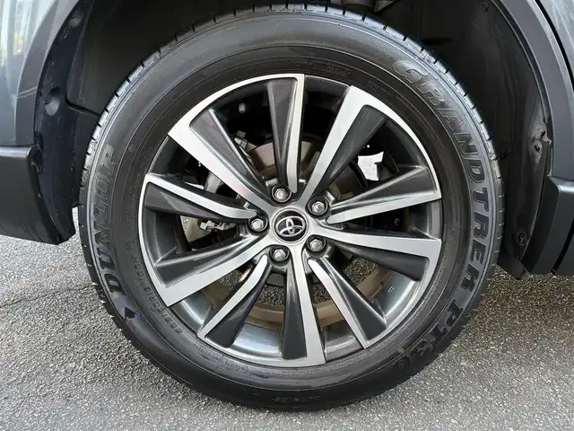 トヨタ ハリアー ハイブリッド G 愛知県 2021(令3)年 3.8万km スレートグレーメタリック ワンオーナー/純正ナビ/フルセグテレビ/BSM/クルコン/デジタルインナーミラー/コーナーセンサー/ビルトインETC/パワーバックドア/パワーシート/バックカメラ/純正アルミホイール/ハーフレザーシート/Bluetooth/オートライト/プッシュスタート/USB端子/取説、保証書、ナビ取説、スペアキー有り。