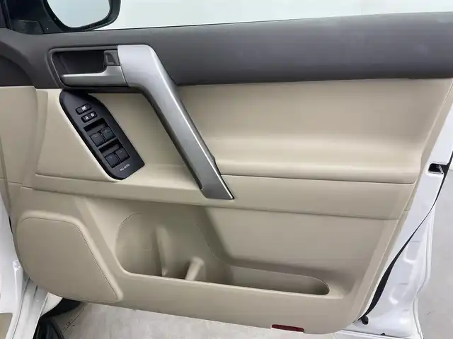 トヨタ ランドクルーザー プラド TX Lパッケージ 富山県 2023(令5)年 2.1万km ホワイトパールクリスタルシャイン サンルーフ/モデリスタエアロ/純正ナビ（AM/FM/DVD/BT/フルセグ）/バックカメラ/ドライブレコーダー/ETC/レザーシート/D/N席パワーシート/D/N席シートヒーター/D/N席シートベンチレーション/衝突被害軽減システム/レーダークルーズコントロール/レーンキープアシスト/コーナーセンサー/横滑り防止装置/純正アルミホイール/純正フロアマット/革巻きステアリング/ステアリングスイッチ/スマートキー