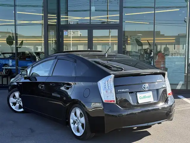 トヨタ プリウス S 栃木県 2011(平23)年 13.8万km ブラック ソーラーパネル付ムーンルーフ/イルミネーテッドエントリーシステム/ローダウン（車高調）/ツーリング純正17インチAW/ディスプレイオーディオ/DVD再生/Bluetoothオーディオ/社外デジタルインナーミラー/バックカメラ/スマートエントリー&スタートシステム/ビルトインETC/スマートキー×2