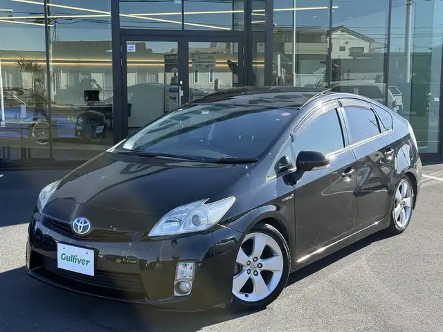 トヨタ プリウス S 栃木県 2011(平23)年 13.8万km ブラック ソーラーパネル付ムーンルーフ/イルミネーテッドエントリーシステム/ローダウン（車高調）/ツーリング純正17インチAW/ディスプレイオーディオ/DVD再生/Bluetoothオーディオ/社外デジタルインナーミラー/バックカメラ/スマートエントリー&スタートシステム/ビルトインETC/スマートキー×2