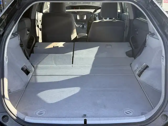 トヨタ プリウス S 栃木県 2011(平23)年 13.8万km ブラック ソーラーパネル付ムーンルーフ/イルミネーテッドエントリーシステム/ローダウン（車高調）/ツーリング純正17インチAW/ディスプレイオーディオ/DVD再生/Bluetoothオーディオ/社外デジタルインナーミラー/バックカメラ/スマートエントリー&スタートシステム/ビルトインETC/スマートキー×2