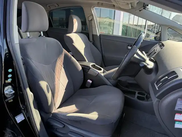 トヨタ プリウス S 栃木県 2011(平23)年 13.8万km ブラック ソーラーパネル付ムーンルーフ/イルミネーテッドエントリーシステム/ローダウン（車高調）/ツーリング純正17インチAW/ディスプレイオーディオ/DVD再生/Bluetoothオーディオ/社外デジタルインナーミラー/バックカメラ/スマートエントリー&スタートシステム/ビルトインETC/スマートキー×2