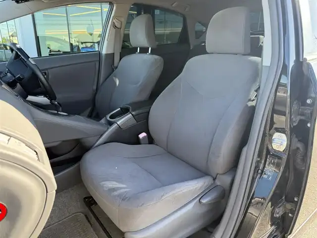 トヨタ プリウス S 栃木県 2011(平23)年 13.8万km ブラック ソーラーパネル付ムーンルーフ/イルミネーテッドエントリーシステム/ローダウン（車高調）/ツーリング純正17インチAW/ディスプレイオーディオ/DVD再生/Bluetoothオーディオ/社外デジタルインナーミラー/バックカメラ/スマートエントリー&スタートシステム/ビルトインETC/スマートキー×2