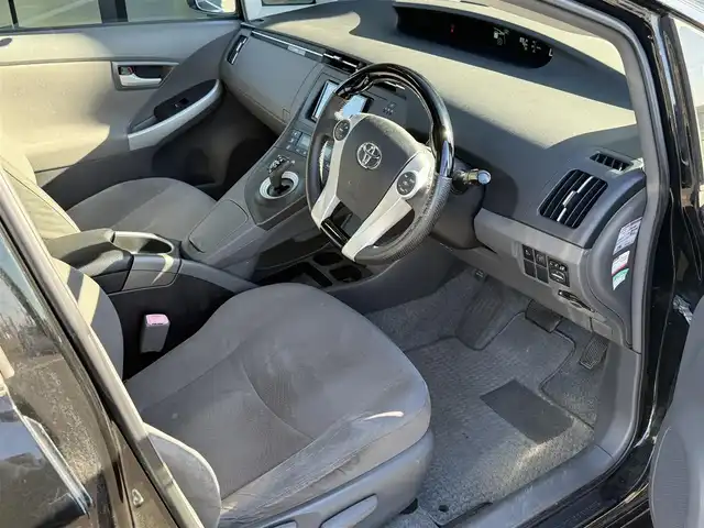 トヨタ プリウス S 栃木県 2011(平23)年 13.8万km ブラック ソーラーパネル付ムーンルーフ/イルミネーテッドエントリーシステム/ローダウン（車高調）/ツーリング純正17インチAW/ディスプレイオーディオ/DVD再生/Bluetoothオーディオ/社外デジタルインナーミラー/バックカメラ/スマートエントリー&スタートシステム/ビルトインETC/スマートキー×2