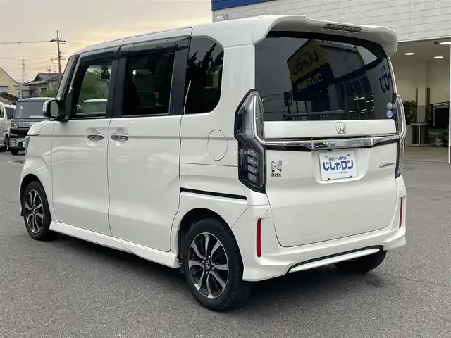 ホンダ Ｎ ＢＯＸ カスタム G L ホンダセンシング 和歌山県 2018(平30)年 8.4万km プレミアムホワイトパールⅡ (株)IDOMが運営する【じしゃロン和歌山店】の自社ローン専用車両になります。こちらは現金またはオートローンご利用時の価格です。自社ローンご希望の方は別途その旨お申付け下さい/社外ナビ/CD/DVD/フルセグ/Bluetooth/両側パワースライドドア/横滑り防止装置/コーナーセンサー/レーンアシスト/エマージェンシーブレーキ/アイドリングストップ/バックカメラ/ETC