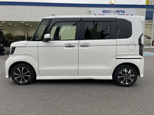 ホンダ Ｎ ＢＯＸ カスタム G L ホンダセンシング 和歌山県 2018(平30)年 8.4万km プレミアムホワイトパールⅡ (株)IDOMが運営する【じしゃロン和歌山店】の自社ローン専用車両になります。こちらは現金またはオートローンご利用時の価格です。自社ローンご希望の方は別途その旨お申付け下さい/社外ナビ/CD/DVD/フルセグ/Bluetooth/両側パワースライドドア/横滑り防止装置/コーナーセンサー/レーンアシスト/エマージェンシーブレーキ/アイドリングストップ/バックカメラ/ETC