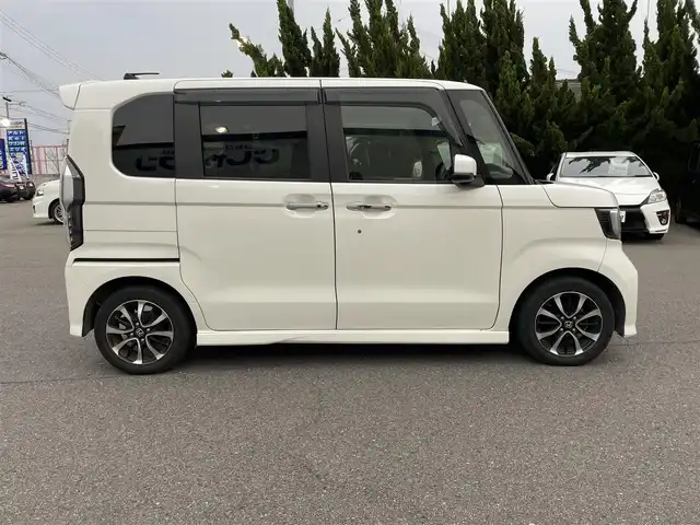 ホンダ Ｎ ＢＯＸ カスタム G L ホンダセンシング 和歌山県 2018(平30)年 8.4万km プレミアムホワイトパールⅡ (株)IDOMが運営する【じしゃロン和歌山店】の自社ローン専用車両になります。こちらは現金またはオートローンご利用時の価格です。自社ローンご希望の方は別途その旨お申付け下さい/社外ナビ/CD/DVD/フルセグ/Bluetooth/両側パワースライドドア/横滑り防止装置/コーナーセンサー/レーンアシスト/エマージェンシーブレーキ/アイドリングストップ/バックカメラ/ETC