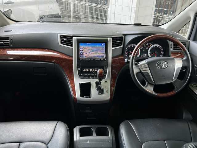 トヨタ ヴェルファイア 2．4Z プラチナセレクションⅡ 京都府 2010(平22)年 9.6万km ブラック アルパインＳＤナビ8インチ　/（VIE-X088)/フルセグＴＶ　/両側パワースライドドア　/アルパインフリップダウンモニター　/バックカメラ　/前後コーナーセンサー/電動リアゲート/スマートキー　/ウィンカーミラー　/ビルトインETC　/盗難防止装置/パワーステアリング/パワーウィンドウ/CD/DVD再生機能有/Bluetooth/オットマン/電動リアゲート/横滑り防止/Wサイドエアバッグ/社外車高調/フルエアロ/Rスポイラー/ローダウン/シートカバー