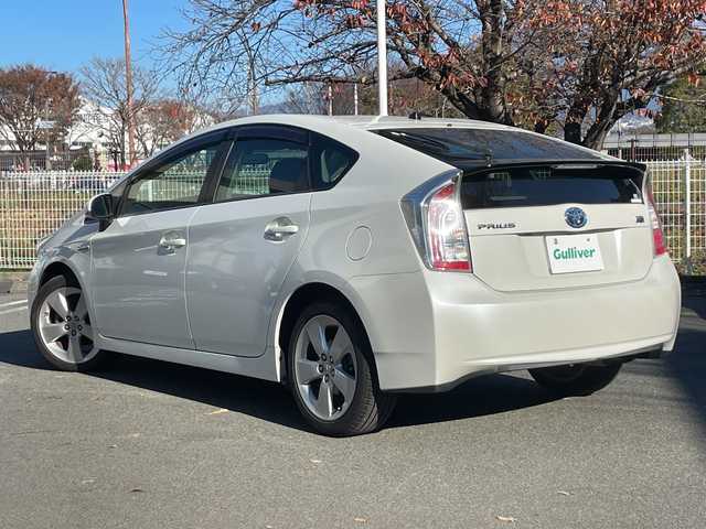 トヨタ プリウス S ツーリングセレクション 静岡県 2013(平25)年 7.7万km ホワイトパールクリスタルシャイン ワンオーナー/社外ナビ（MDV-S711HDW）/フルセグテレビ/ステアリングスイッチ/ビルトインETC/オートライト/純正17インチAW/スマートキー/スペアキー/保証書/取説