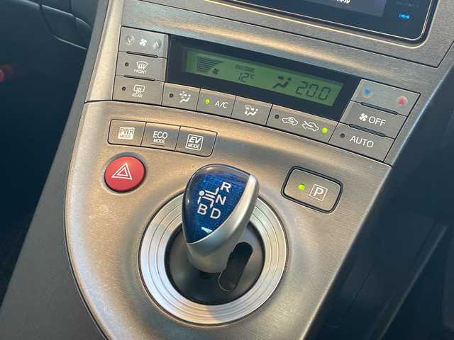 トヨタ プリウス S ツーリングセレクション 静岡県 2013(平25)年 7.7万km ホワイトパールクリスタルシャイン ワンオーナー/社外ナビ（MDV-S711HDW）/フルセグテレビ/ステアリングスイッチ/ビルトインETC/オートライト/純正17インチAW/スマートキー/スペアキー/保証書/取説