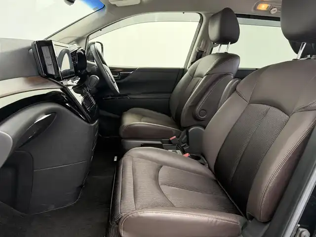 日産 エルグランド 250ハイウェイスターS 愛知県 2021(令3)年 1.8万km 黒 純正OP NISMO　フロントエアロパーツ/純正ワイドナビ/（Bluetooth/フルセグTV/SD/HDMI/CD/DVD/Blu-ray/AM・FM）/全方位カメラ/両側パワースライドドア/パワーバックドア/ハーフレザー/ブラインドスポットモニター/ETC/ドラレコ/純正フロアマット/オートライト/スマートキー/ステアリングリモコン/衝突軽減システム/ACC/テレビキャンセラー/プッシュスタート/純正AW/サンシェード/オットマン