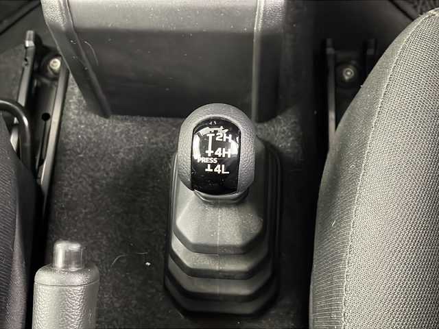 スズキ ジムニー XL 埼玉県 2020(令2)年 3.7万km ジャングルグリーン 社外ナビ（D707BTW）/（ｉＰｏｄ・ＵＳＢ・ＳＤ・ＴＶ・ＦＭ・ＡＭ・Ｂｌｕｅｔｏｏｔｈ）/前後ドライブレコーダー/前席シートヒーター/バックカメラ/横滑り防止装置/レーンキープアシスト/盗難防止装置/衝突軽減ブレーキ/オートハイビーム/ダウンヒルアシストコントロール/フロントフォグランプ/純正ドアバイザー/純正フロアマット/プッシュスタート/電動格納ミラー/スマートキーｘ２