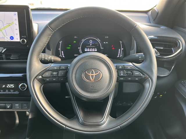 トヨタ ヤリスクロス ハイブリッド Z 愛知県 2024(令6)年 2.7万km ブラックマイカ ・禁煙車/・ワンオーナー/・純正ディスプレイオーディオ/・ナビ付/フルセグＴＶ//Bluetooth//USB/HDMI/・パノラミックビューモニター/・ビルトインＥＴＣ/・アドバンスドパーク/・トヨタセーフティセンス/・PCS/LTA/LDA/・オートハイビーム/・BSM/RSA/・レーダークルーズコントロール/・クリアランスソナー/・D/N席シートヒーター/・ステアリングヒーター/・プッシュスタート/・運転席パワーシート/・黒合皮ハーフレザーシート/・LEDオートライト/・電動格納ウィンカーミラー/・横滑り防止装置/・純正18インチアルミ/・新車保証書/取扱説明書