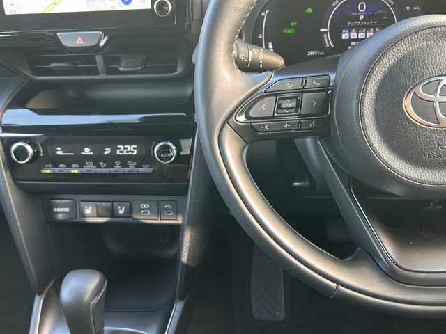 トヨタ ヤリスクロス ハイブリッド Z 愛知県 2024(令6)年 2.7万km ブラックマイカ ・禁煙車/・ワンオーナー/・純正ディスプレイオーディオ/・ナビ付/フルセグＴＶ//Bluetooth//USB/HDMI/・パノラミックビューモニター/・ビルトインＥＴＣ/・アドバンスドパーク/・トヨタセーフティセンス/・PCS/LTA/LDA/・オートハイビーム/・BSM/RSA/・レーダークルーズコントロール/・クリアランスソナー/・D/N席シートヒーター/・ステアリングヒーター/・プッシュスタート/・運転席パワーシート/・黒合皮ハーフレザーシート/・LEDオートライト/・電動格納ウィンカーミラー/・横滑り防止装置/・純正18インチアルミ/・新車保証書/取扱説明書