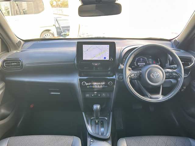 トヨタ ヤリスクロス ハイブリッド Z 愛知県 2024(令6)年 2.7万km ブラックマイカ ・禁煙車/・ワンオーナー/・純正ディスプレイオーディオ/・ナビ付/フルセグＴＶ//Bluetooth//USB/HDMI/・パノラミックビューモニター/・ビルトインＥＴＣ/・アドバンスドパーク/・トヨタセーフティセンス/・PCS/LTA/LDA/・オートハイビーム/・BSM/RSA/・レーダークルーズコントロール/・クリアランスソナー/・D/N席シートヒーター/・ステアリングヒーター/・プッシュスタート/・運転席パワーシート/・黒合皮ハーフレザーシート/・LEDオートライト/・電動格納ウィンカーミラー/・横滑り防止装置/・純正18インチアルミ/・新車保証書/取扱説明書