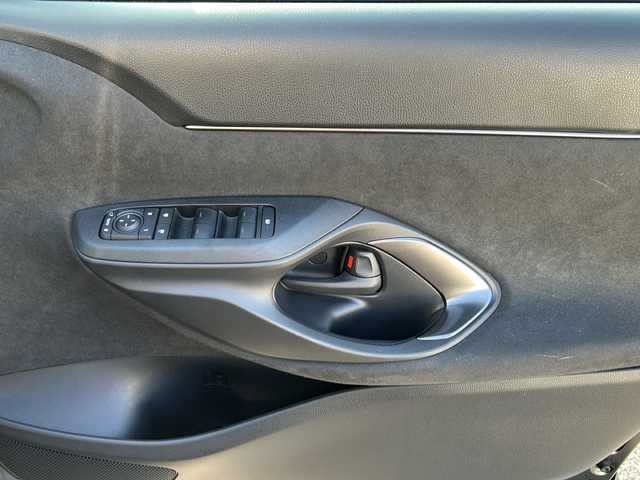 トヨタ ヤリスクロス ハイブリッド Z 愛知県 2024(令6)年 2.7万km ブラックマイカ ・禁煙車/・ワンオーナー/・純正ディスプレイオーディオ/・ナビ付/フルセグＴＶ//Bluetooth//USB/HDMI/・パノラミックビューモニター/・ビルトインＥＴＣ/・アドバンスドパーク/・トヨタセーフティセンス/・PCS/LTA/LDA/・オートハイビーム/・BSM/RSA/・レーダークルーズコントロール/・クリアランスソナー/・D/N席シートヒーター/・ステアリングヒーター/・プッシュスタート/・運転席パワーシート/・黒合皮ハーフレザーシート/・LEDオートライト/・電動格納ウィンカーミラー/・横滑り防止装置/・純正18インチアルミ/・新車保証書/取扱説明書