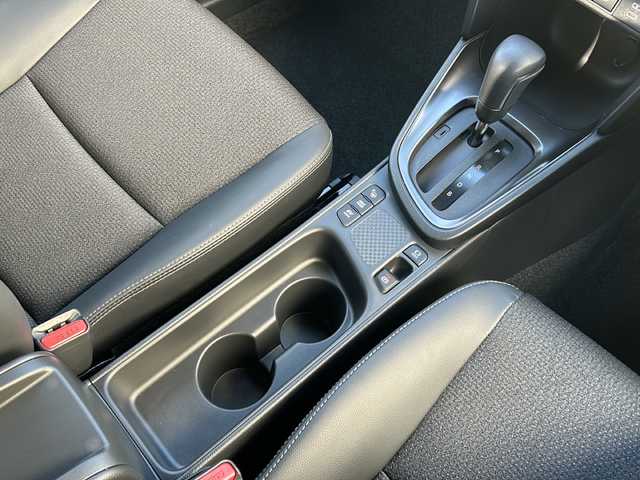 トヨタ ヤリスクロス ハイブリッド Z 愛知県 2024(令6)年 2.7万km ブラックマイカ ・禁煙車/・ワンオーナー/・純正ディスプレイオーディオ/・ナビ付/フルセグＴＶ//Bluetooth//USB/HDMI/・パノラミックビューモニター/・ビルトインＥＴＣ/・アドバンスドパーク/・トヨタセーフティセンス/・PCS/LTA/LDA/・オートハイビーム/・BSM/RSA/・レーダークルーズコントロール/・クリアランスソナー/・D/N席シートヒーター/・ステアリングヒーター/・プッシュスタート/・運転席パワーシート/・黒合皮ハーフレザーシート/・LEDオートライト/・電動格納ウィンカーミラー/・横滑り防止装置/・純正18インチアルミ/・新車保証書/取扱説明書