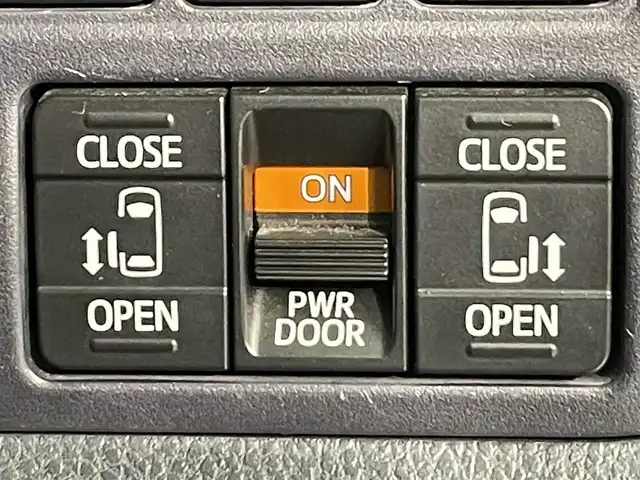 トヨタ ヴォクシー ハイブリッド ZS 煌Ⅱ 愛知県 2017(平29)年 8万km ブラック アルパインＢＩＧＸ１１インチ/アルパインフリップダウンモニター/ダブルゾーン/両側パワースライドドア/プリクラッシュセーフティ　/レーンディパーチャーアラート/先行車発進告知/オートハイビーム/アクセサリーソケット　/ビルトインＥＴＣ/バックカメラ/ISOFIX/プッシュスタート