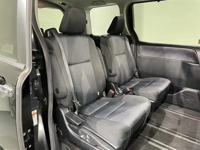 トヨタ ヴォクシー ハイブリッド ZS 煌Ⅱ 愛知県 2017(平29)年 8万km ブラック アルパインＢＩＧＸ１１インチ/アルパインフリップダウンモニター/ダブルゾーン/両側パワースライドドア/プリクラッシュセーフティ　/レーンディパーチャーアラート/先行車発進告知/オートハイビーム/アクセサリーソケット　/ビルトインＥＴＣ/バックカメラ/ISOFIX/プッシュスタート