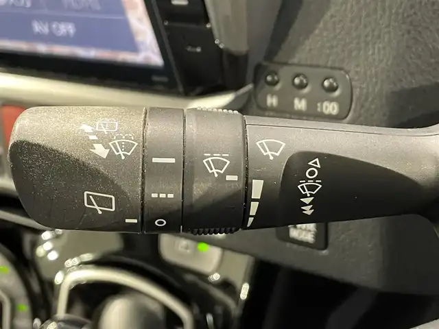 トヨタ ヴォクシー ハイブリッド ZS 煌Ⅱ 愛知県 2017(平29)年 8万km ブラック アルパインＢＩＧＸ１１インチ/アルパインフリップダウンモニター/ダブルゾーン/両側パワースライドドア/プリクラッシュセーフティ　/レーンディパーチャーアラート/先行車発進告知/オートハイビーム/アクセサリーソケット　/ビルトインＥＴＣ/バックカメラ/ISOFIX/プッシュスタート