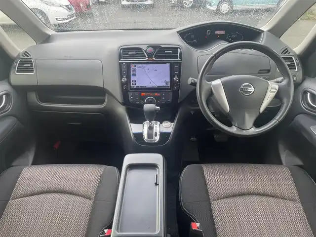 日産 セレナ ハイウェイスター Sハイブリッド 滋賀県 2015(平27)年 6.3万km ダイヤモンドブラック ワンオーナー/純正SDナビ（Bluetooth、CD、DVD、iPod）/フリップダウンモニター/フルセグTV/バックカメラ/両側パワースライドドア/ABS/横滑り防止装置/レーンキープアシスト/Wエアバッグ/前後社外ドライブレコーダー/プッシュスタート/スマートキー/純正フロアマット/LEDヘッドライト/保証書/取扱説明書