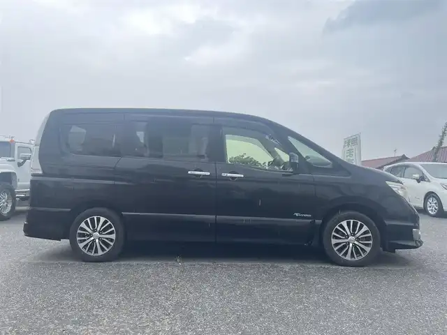 日産 セレナ ハイウェイスター Sハイブリッド 滋賀県 2015(平27)年 6.3万km ダイヤモンドブラック ワンオーナー/純正SDナビ（Bluetooth、CD、DVD、iPod）/フリップダウンモニター/フルセグTV/バックカメラ/両側パワースライドドア/ABS/横滑り防止装置/レーンキープアシスト/Wエアバッグ/前後社外ドライブレコーダー/プッシュスタート/スマートキー/純正フロアマット/LEDヘッドライト/保証書/取扱説明書