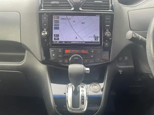 日産 セレナ ハイウェイスター Sハイブリッド 滋賀県 2015(平27)年 6.3万km ダイヤモンドブラック ワンオーナー/純正SDナビ（Bluetooth、CD、DVD、iPod）/フリップダウンモニター/フルセグTV/バックカメラ/両側パワースライドドア/ABS/横滑り防止装置/レーンキープアシスト/Wエアバッグ/前後社外ドライブレコーダー/プッシュスタート/スマートキー/純正フロアマット/LEDヘッドライト/保証書/取扱説明書