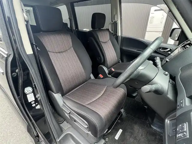 日産 セレナ ハイウェイスター Sハイブリッド 滋賀県 2015(平27)年 6.3万km ダイヤモンドブラック 純正8インチナビ/【Bluetooth/CD/DVD/ワンセグTV】/フリップダウンモニター/バックカメラ/ETC/前後ドラレコ/両側パワースライドドア/LEDヘッドランプ/ステアリングスイッチ/エマージェンシーブレーキ/クルーズコントロール/車線逸脱警報/スマートキー