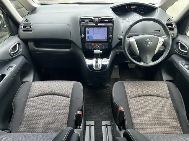 日産 セレナ ハイウェイスター Sハイブリッド 滋賀県 2015(平27)年 6.3万km ダイヤモンドブラック 純正8インチナビ/【Bluetooth/CD/DVD/ワンセグTV】/フリップダウンモニター/バックカメラ/ETC/前後ドラレコ/両側パワースライドドア/LEDヘッドランプ/ステアリングスイッチ/エマージェンシーブレーキ/クルーズコントロール/車線逸脱警報/スマートキー