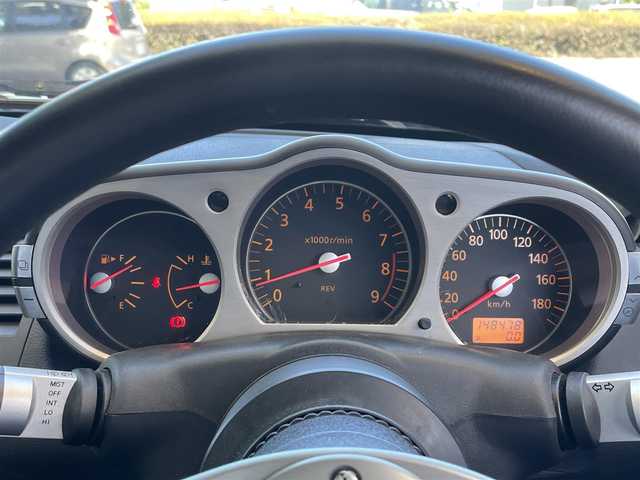 日産 フェアレディ Ｚ バージョンS 静岡県 2008(平20)年 14.9万km ブリリアントシルバー ６ＭＴ車　/ＴＥＩＮ車高調　/ブレンボキャリパー　/ＭＯＭＯステアリング　　/レカロシート　　/フロントエアダムフィニッシャー　/リアスポイラー　/純正１８インチＡＷ　/社外ＣＤオーディオ　/ＥＴＣ　　/リモコンキー /スペアキー/保証書/取説